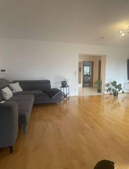 Großzügig geschnittene 3-Zimmerwohnung mit Balkon! - Forstinning
