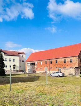 Traumgrundstück mit Mehrfamilienhaus, Nebengebäuden und großem Bauland - Ihr persönliches Paradies - Hohenmölsen