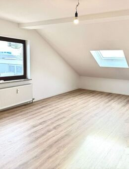 Renovierte 3-Zimmer-Dachgeschosswohnung in Lich! - Lich