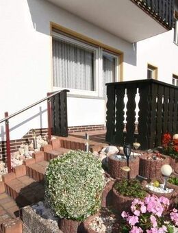 gepflegtes Einfamilienhaus mit drei Garagen, Terrasse, 2 Balkone, kinderfreundlicher Garten, ruhige Wohnlage von Weidenhausen - Meißner