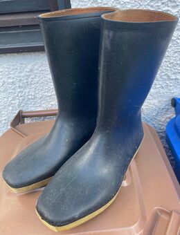 Gr. 41: Gummistiefel, schwarz + Küchen-Schürze zum fertig nähen, rosa + Glas-Gefäße für Kosmetik - München