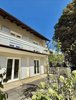 Klassisches Wohnhaus mit Charakter - zentrale Doppelhaushälfte mit sonniger Wohnlage und direkter Nachbarschaft zum Kurpark - Bad Pyrmont