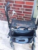 Rollator faltbar leicht mit Tasche in schwarz, leicht gebraucht zu verkaufen. Nur Abholung in Greven. in 48268