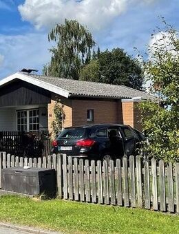 Ferienhaus auf breitem Grundstück mit Bootsanleger - Südbrookmerland