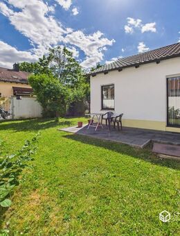 Großzügiger Winkelbungalow mit Einliegerwohnung in bester Lage - viel Privatsphäre und sofort bezugsfrei - Regensburg