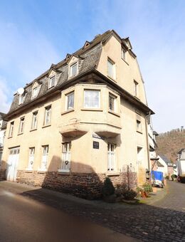 Einfamilienhaus mit Garage, und 2 Terrassen im Ortskern von Pünderich - Pünderich