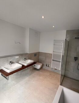 NEUBAU mit 5-Zimmern / 70m² WOHNEN / 2 x TERRASSEN / BLICK in den AUENWALD / KAMIN / 2 x TG-SP / ca. 7.000m² eingezäunter Gemeinschaftsgarten - Leipzig