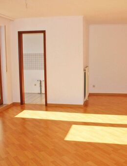 Attraktive 2,5-Zimmer-Wohnung mit Südbalkon und Tiefgaragenstellplatz - ideal für Singles oder Paare - Leonberg (Baden-Württemberg)