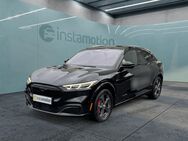 Ford Mustang Mach-E, AWD 258ürig (Elektrischer Strom), Jahr 2022 - München