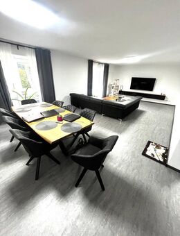 Gepflegte 5 ZKB-Maisonette-Eigentumswohnung mit Garage in TOP Wohnlage von Rentrisch - Sankt Ingbert