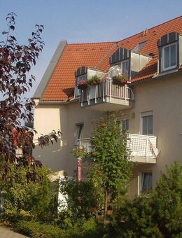 Frei ab Sept. 2025: Freundliche Maisonettewohnung mit Balkon, Laminatboden, Einbauküche & Badewanne - Coswig