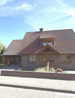 Zweifamilienhaus mit großem Grundstück in Essen (Oldenburg) - Essen (Oldenburg)