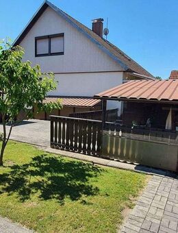 Freistehendes Wohnhaus mit traumhaftem Garten und Wintergarten nahe der Autobahn - Wörnitz
