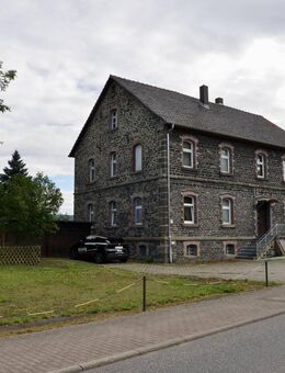 Hier steckt mehr drin - großzügiges Haus mit Charakter und großem Garten zu verkaufen! - Homberg (Efze)