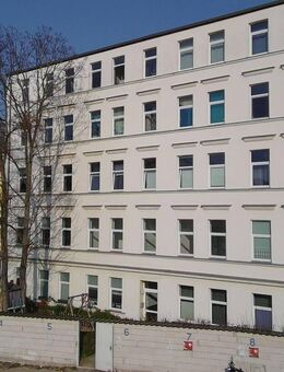 Ruhige Dachgeschosswohnung mit Einbauküche - Magdeburg