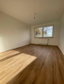 Treuenbrietzen: Albert-Schweitzer-Str.: sanierte 3 Zimmer-Wohnung mit ca. 58 m² an SOFORT frei - Treuenbrietzen