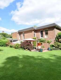Exklusiver Bungalow auf großem Grundstück in ruhiger Lage - Lübeck