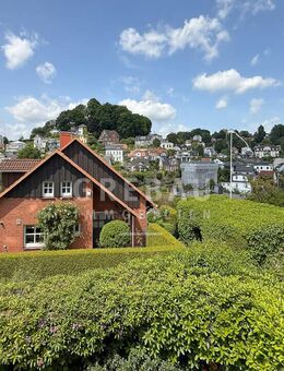 Anfahrbar und herrlicher Blick: 4-Zi.-Wohnung mit PKW-Stellplatz, Balkon u. Blick auf Elbe/Süllberg - Hamburg