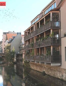 Exklusiv Wohnen in der Altstadt: Stilvolle 2-Zimmer-Perle im EG mit Süd-Terrasse und Pegnitzlaube - Nürnberg