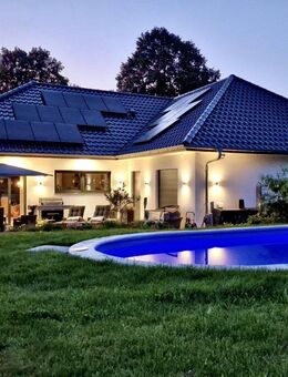 Luxuriöses Wohnen am See: Moderne Familienresidenz mit Pool - Techentin