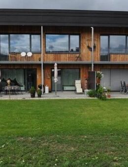 3-Raum-Wohnung mit Terrasse, Gartenanteil und Pkw-Stellplatz - Hirschaid