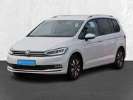 VW Touran, 1.5 TSI MOVE IQ Light Dig, Jahr 2023 - Lehrte