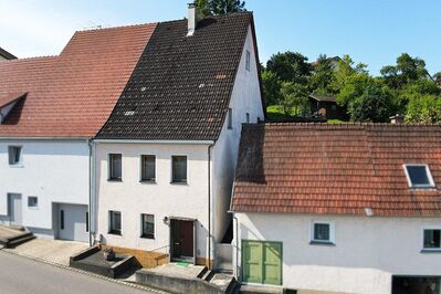 Ihr idealer Start in die eigenen vier Wände, charmantes Wohnhaus mit wunderschönem Garten