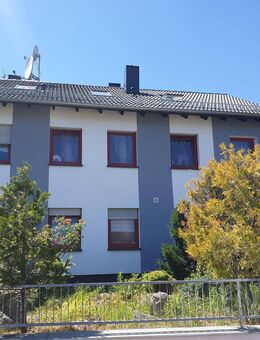 3-Familienhaus in Top-Lage von Roth - Komplett saniert & provisionsfrei zu verkaufen! 4,48% Rendite - Roth (Bayern)