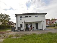 Neuw. Komfort 3-Zi.-Whg. mit Einbauküche und 20 m² Dachterrasse in Regensburg Harting - Regensburg