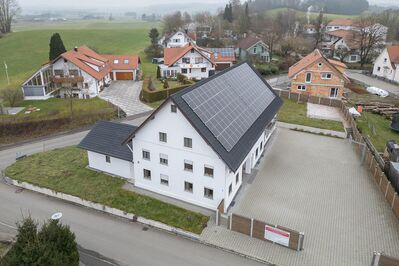 Großzügiges Wohn-/ und Geschäftshaus mit zusätzlichem Bauplatz