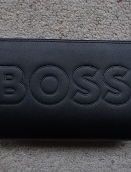 Boss Brillenetui Be Your Own Boss schwarz und Brillenputztuch - Niddatal