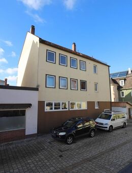 Gemeindehaus mit zwei Wohnungen und potenzieller Nutzfläche - Röthenbach (Pegnitz)