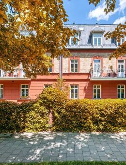 Flexible Nutzungsoptionen: 2 benachbarte Wohnungen über 218 m² in Villa von 1890 am Schlosskanal - München