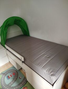 Kinderbett inklusive 2 Rollcontainer und Matratze - Radebeul