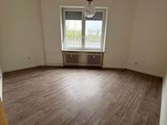 2 Zimmer Wohnung mit eingebauter Küche, frisch renoviert, Stadtzentral , hell und gemütlich - Lüdenscheid