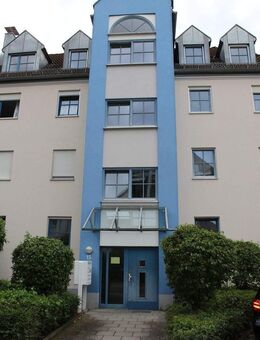 Moderne 4 Zimmer - Dachgeschosswohnung mit Balkon und Einbauküche - Augsburg