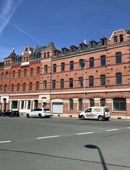 Wohn- und Geschäftshaus in sehr gutem Zustand mit Hintergebäude, voll vermietet - Oelsnitz