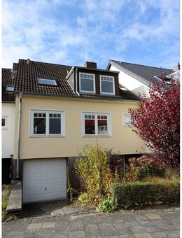 Familienfreundliches Reihenmittelhaus mit Garten und Garage in gepflegtem Umfeld - Lehrte
