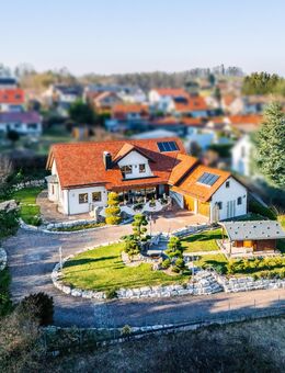 EINMALIG - Imposante Villa im Landhausstil mit Fernblick in die Natur und eigener Zufahrt - Wüstenrot