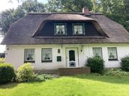 Einfamilienhaus mit Reetdach auf großem Grundstück - Rosdorf (Schleswig-Holstein)