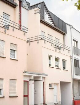 Gemütliche DG-Wohnung mit Einbauküche, Balkon und Tiefgaragenstellplatz - Mayen