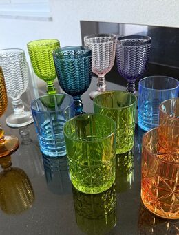 12 bunte Vintage-Gläser - Waldshut-Tiengen