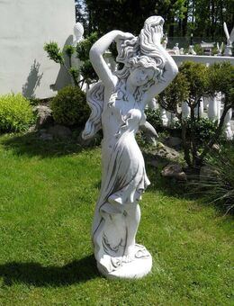 Statuette Frau Arme hoch aus Beton Dekofigur für Haus und Garten - Hergisdorf