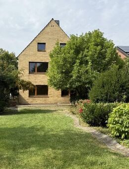 Freistehendes Zwei- bis Dreifamilienhaus mit großem Garten in Aachen-Brand - Aachen