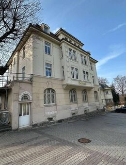 Denkmal-Immobilie als Kapitalanlage: Teilsaniertes Mehrfamilienhaus in Wilkau-Haßlau, ehem. Postamt - Wilkau-Haßlau