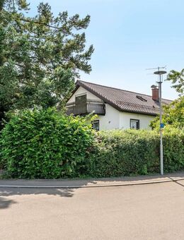 Großzügiges Einfamilienhaus in Trossingen mit Privatsphäre, Potenzial & Traumgrundstück - Trossingen
