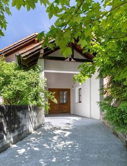 Rustikaler Charme trifft Moderne! Kernsanierte, provisionsfreie 5-ZKB-Maisonette nahe Altusried - Altusried
