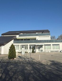 Waldkraiburgs Juwel: Modernes Mehrfamilienhaus mit großzügiger Gewerbefläche - Waldkraiburg