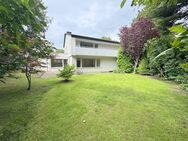 Vielseitiges Zweifamilienhaus mit großem Garten in Bochum-Stiepel - Bochum