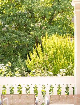 Elegante Etagenwohnung in denkmalgeschütztem Stadthaus mit Balkon und Gartennutzung - Baden-Baden